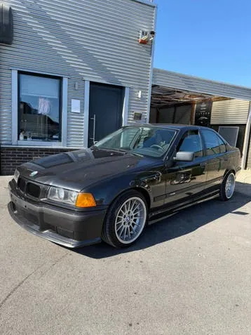 BMW 318I