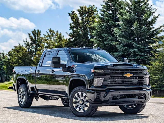 Chevrolet Silverado 2500Hd 2026 photo 2