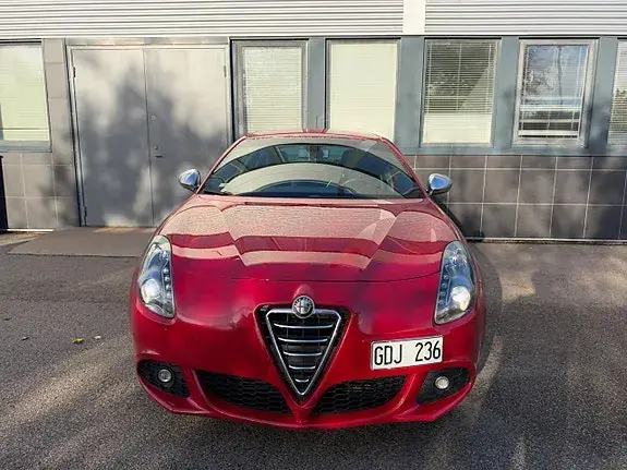 Alfa Romeo Giulietta 2012 photo 2