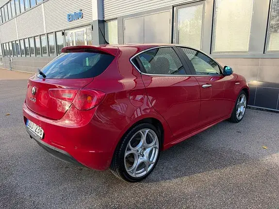 Alfa Romeo Giulietta 2012 photo 4