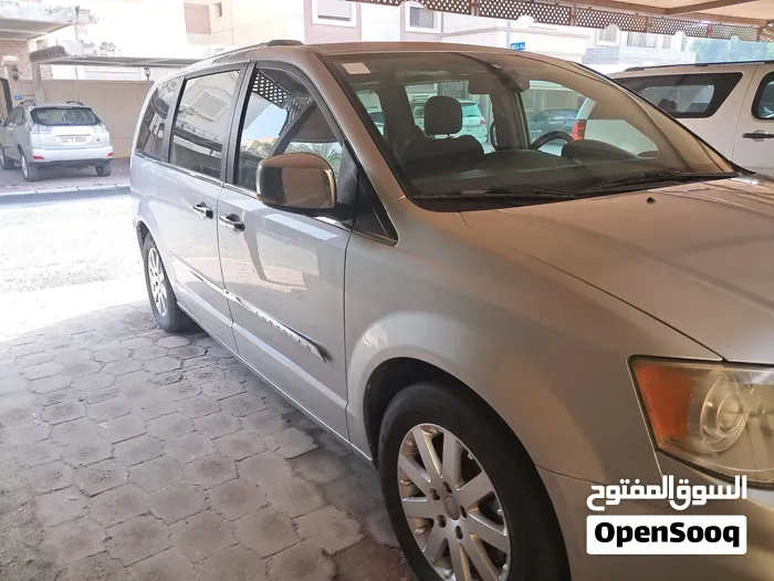 Chrysler Grand Voyager 2012 photo 2