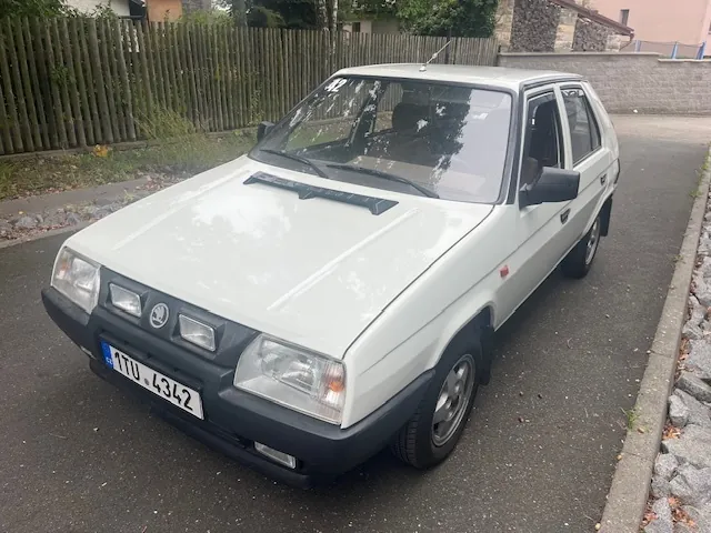 Skoda Favorit 1990 photo 2
