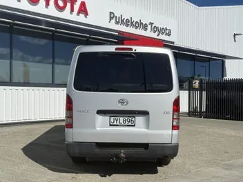 Toyota Hiace 2016 photo 5