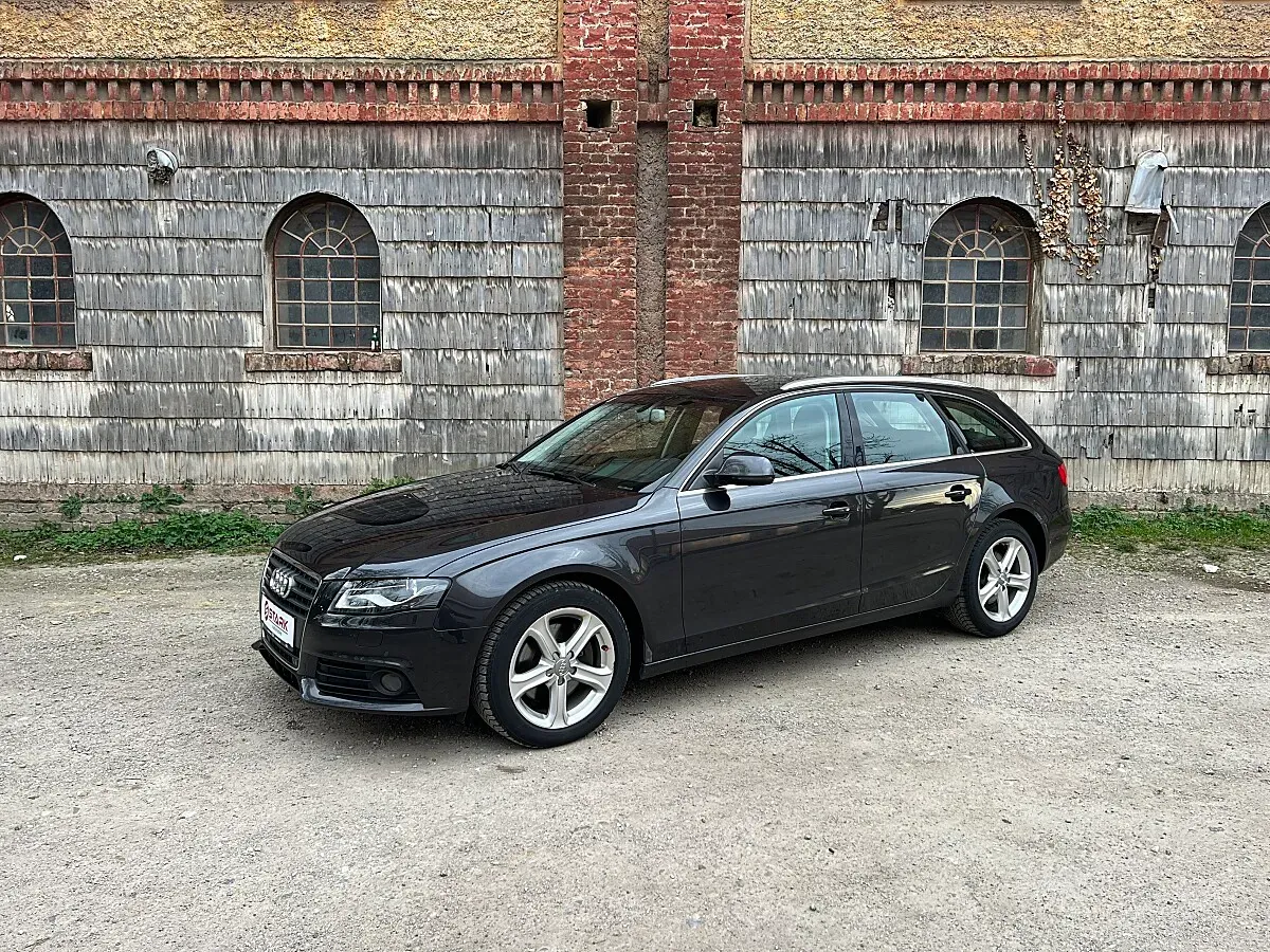 Audi A4 2009 photo 2