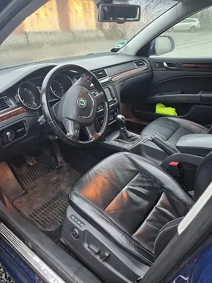 Skoda Superb 2009 photo 4