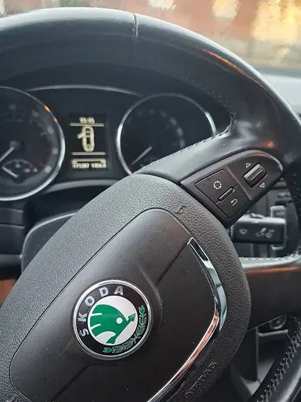 Skoda Superb 2009 photo 2