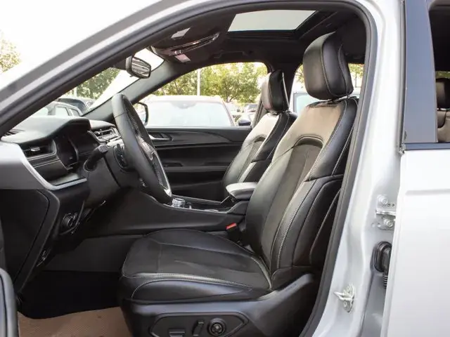 Jeep Grand Cherokee 2024 photo 3