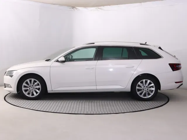 Skoda Superb Combi 2019 photo 2