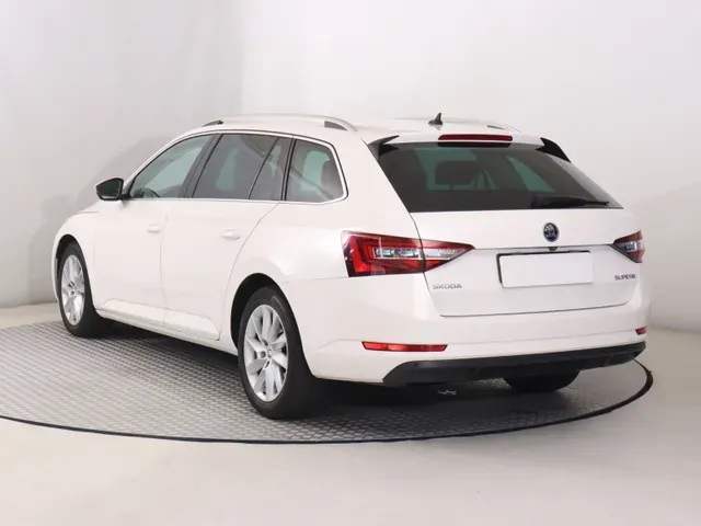 Skoda Superb Combi 2019 photo 3