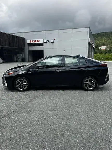 Toyota Prius Plug-In Hybrid 2019 photo 3