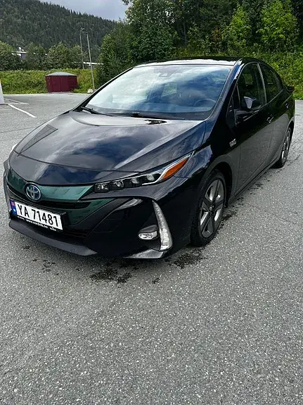 Toyota Prius Plug-In Hybrid 2019 photo 2