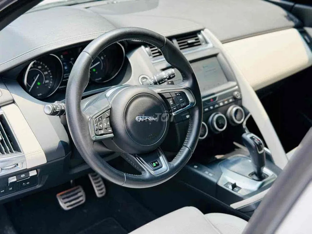 Jaguar E-Pace 2020 photo 5