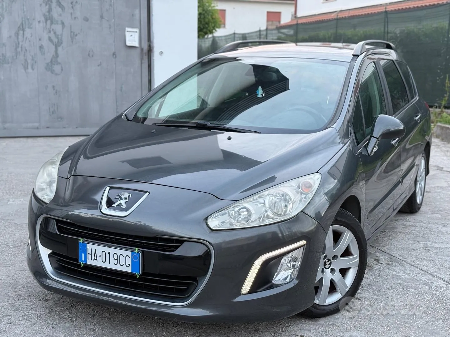 Peugeot 308 2013 photo 2