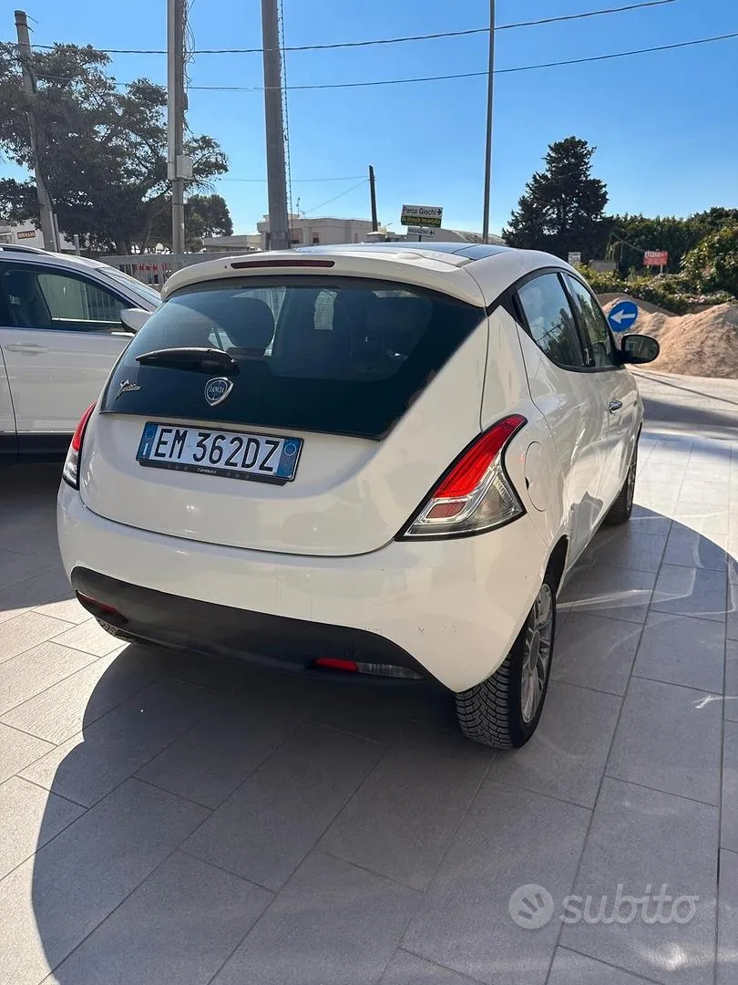 Lancia Ypsilon 2012 photo 4