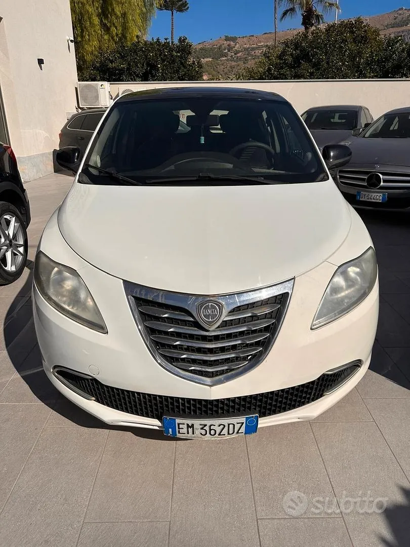Lancia Ypsilon
