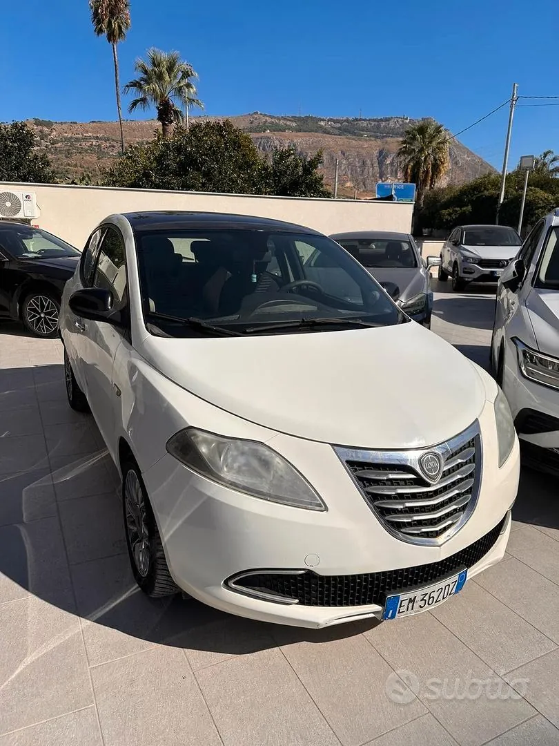 Lancia Ypsilon 2012 photo 2