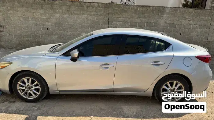 Mazda 3 2017 photo 2