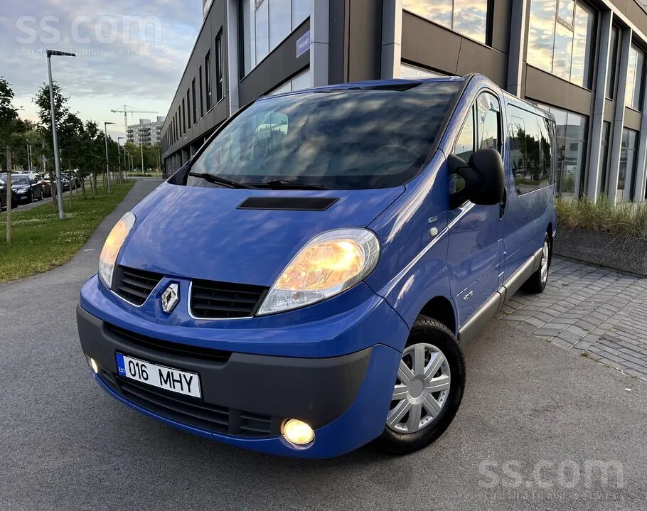 Renault Trafic 2013 photo 2