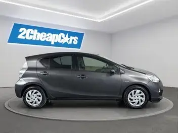 Toyota Aqua 2013 photo 5