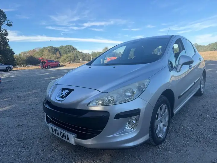 Peugeot 308 2011 photo 2