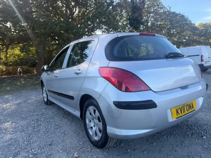 Peugeot 308 2011 photo 5