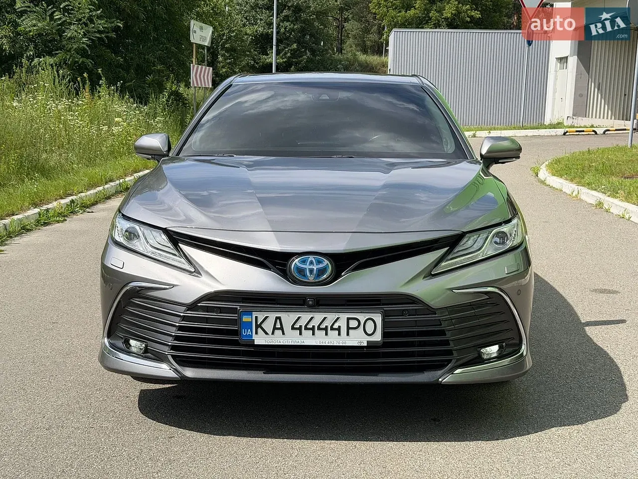 Toyota Camry 2023 photo 2