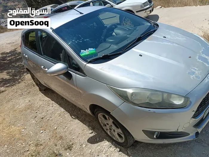 Ford Fiesta 2014 photo 2