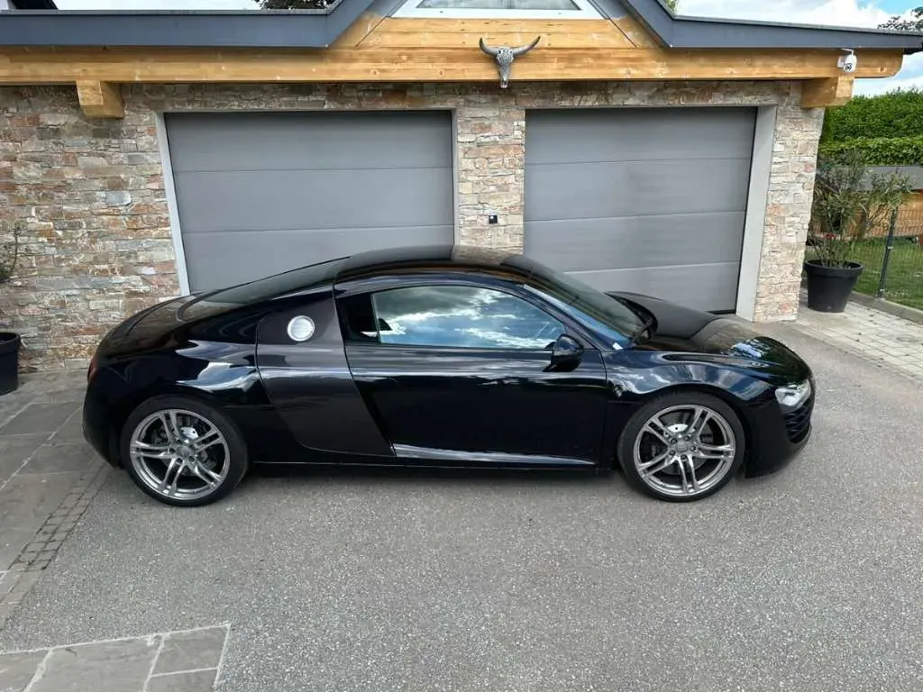 Audi R8 2010 photo 3