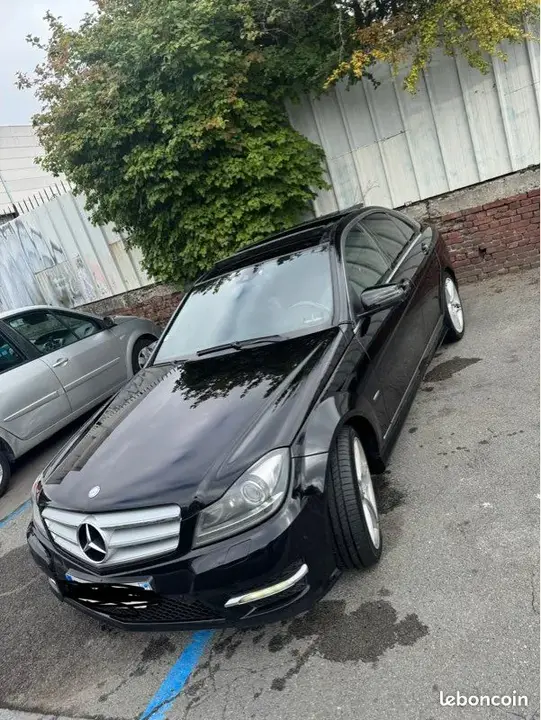Mercedes-Benz C-Class 2011 photo 2