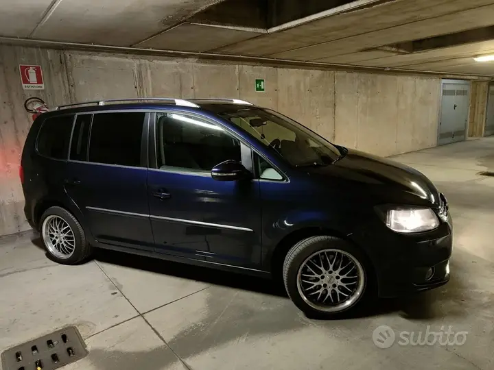 Volkswagen Touran 2013 photo 2