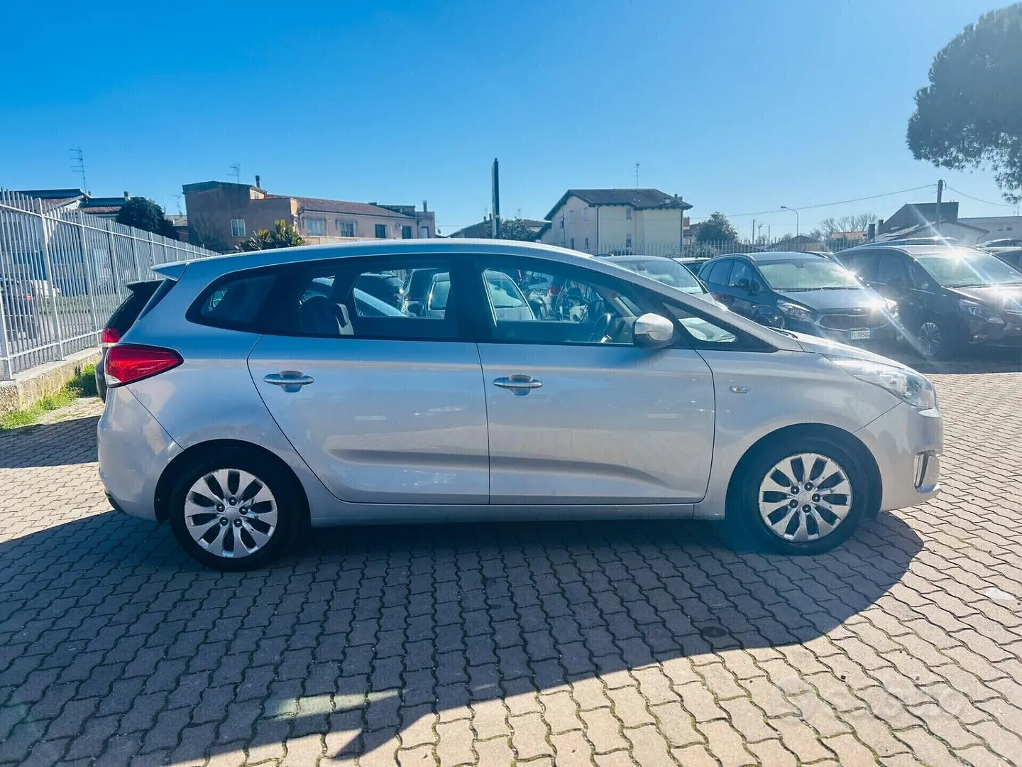 Kia Carens 2014 photo 4