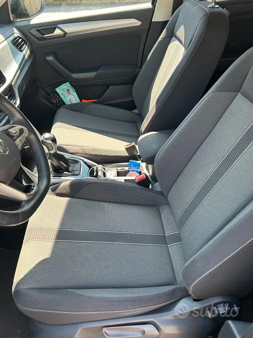 Volkswagen T-Roc 2023 photo 2