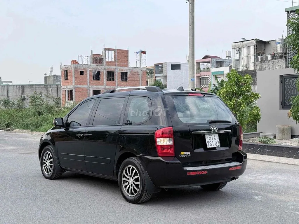 Kia Carnival 2010 photo 4