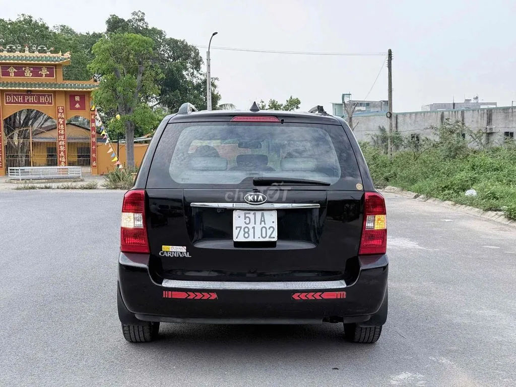 Kia Carnival 2010 photo 3
