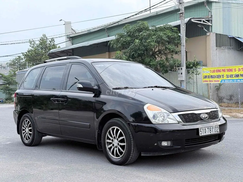 Kia Carnival 2010 photo 2