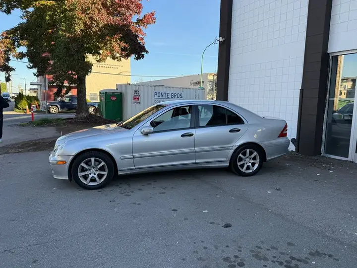 Mercedes-Benz C-Class 2006 photo 4