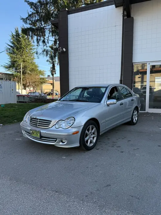 Mercedes-Benz C-Class 2006 photo 2