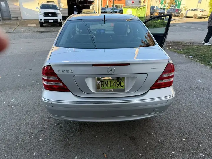 Mercedes-Benz C-Class 2006 photo 5