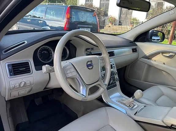 Volvo V70 2011 photo 5