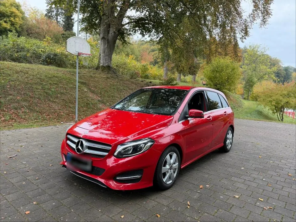 Mercedes-Benz B180