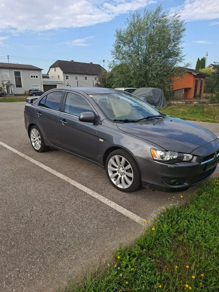 Mitsubishi Lancer 2011 photo 2