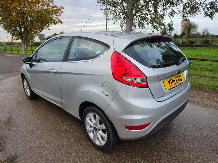 Ford Fiesta 2011 photo 3