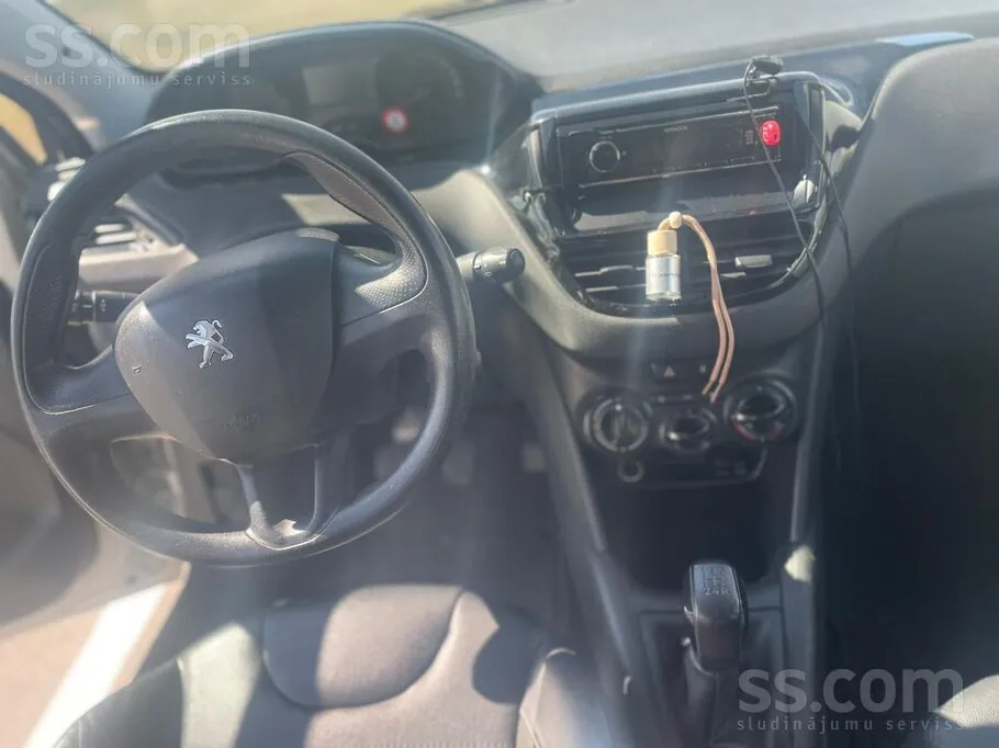 Peugeot 208 2013 photo 5
