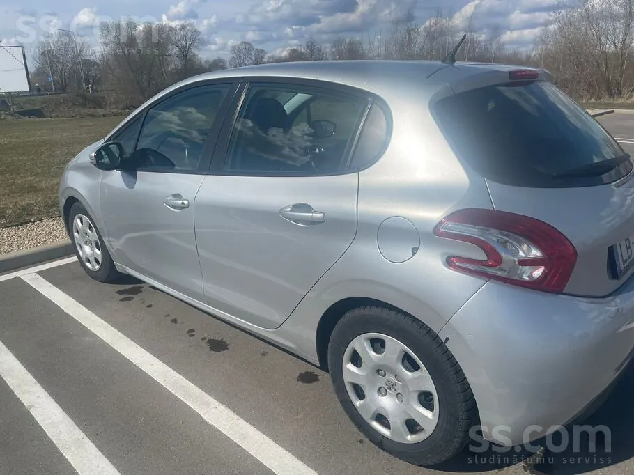 Peugeot 208 2013 photo 2