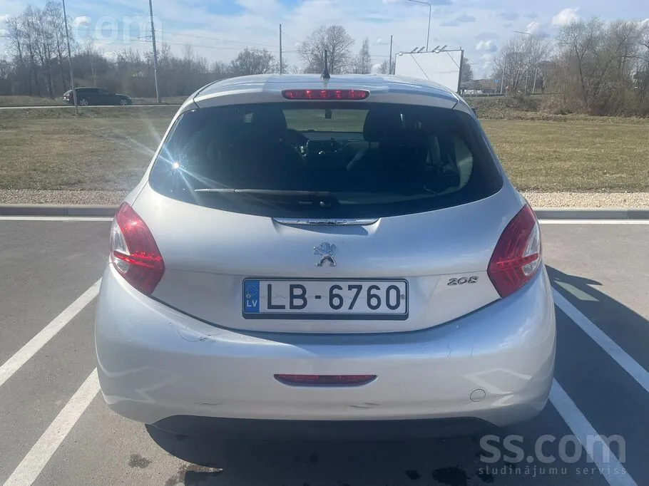 Peugeot 208 2013 photo 3