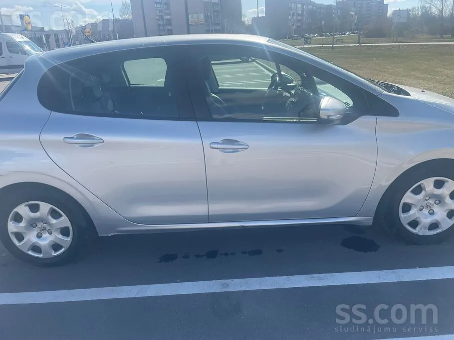 Peugeot 208 2013 photo 4
