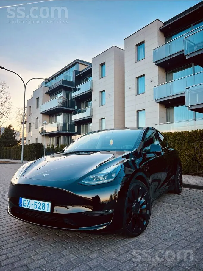 Tesla Model Y 2022 photo 2