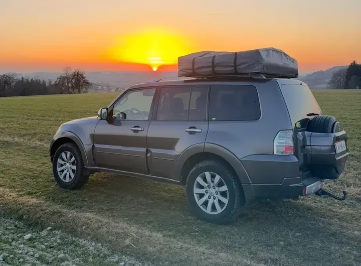 Mitsubishi Pajero 2010 photo 2