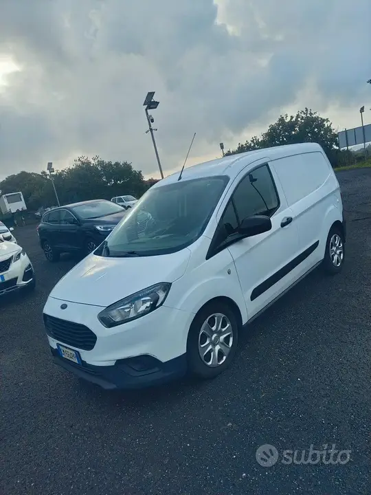 Ford Transit Courier 2023 photo 4