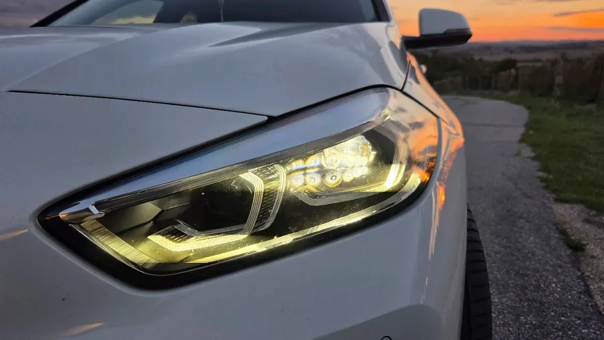 BMW 1 Series 2023 photo 2